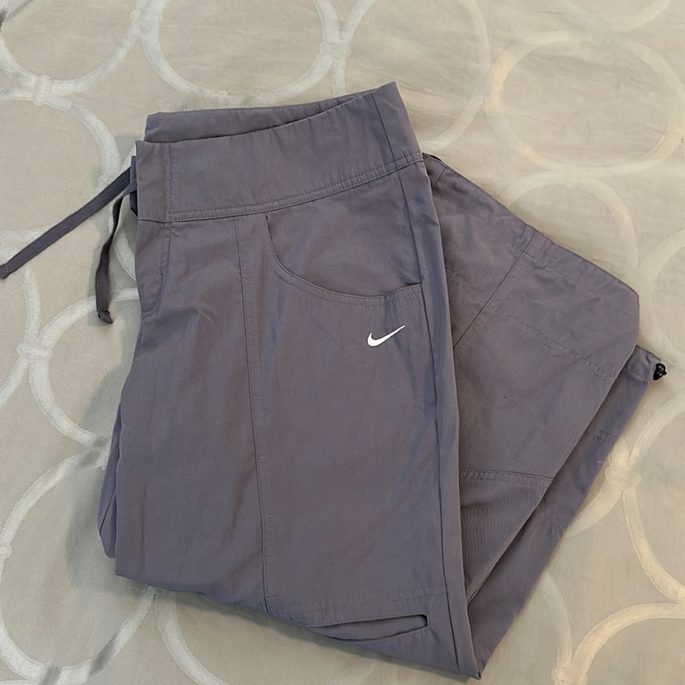 Nike women’s active capri pant size large